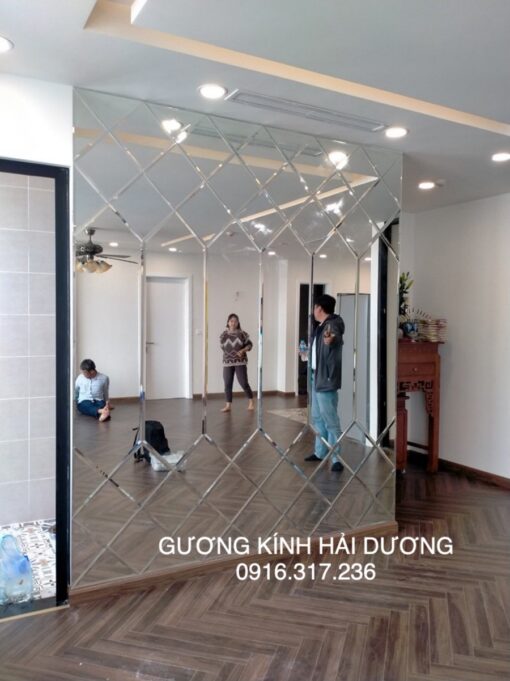 Gương ghép trang trí dán tường phòng khách Hải Dương